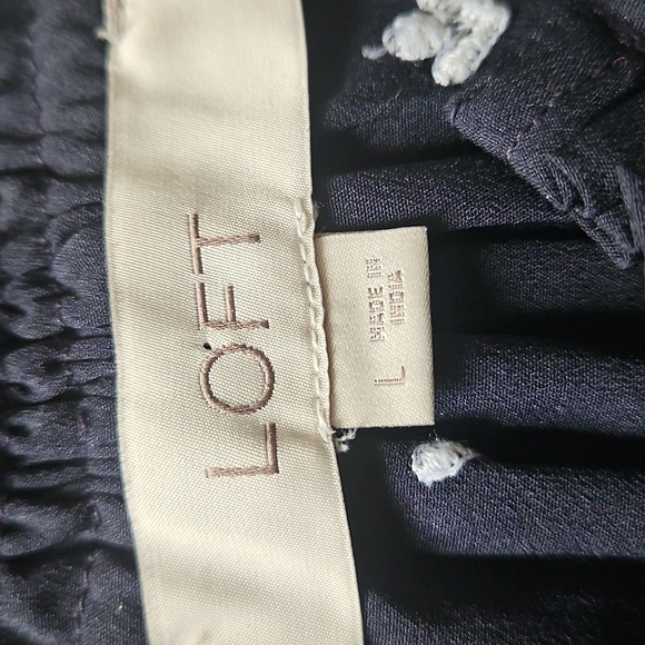 LOFT Dark Blue Sleeveless Blouse with Light Pattern - Picture 5 of 5